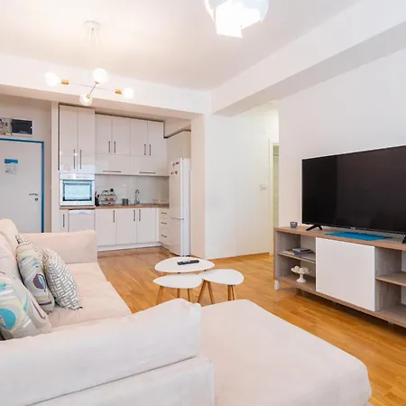 Blue High End Apts By Eluxory Apartment