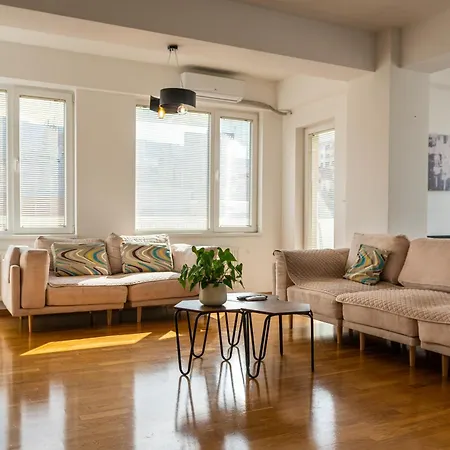 Blue High End Apts By Eluxory