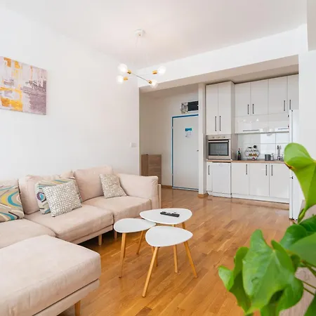 Blue High End Apts By Eluxory *