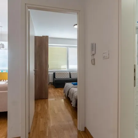 Blue High End Apts By Eluxory *