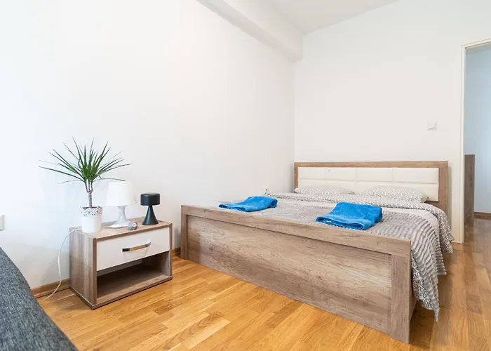 Blue High End Apts By Eluxory