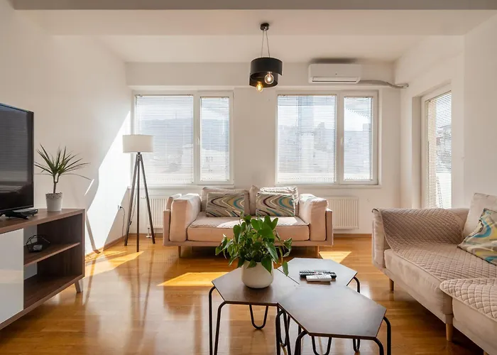 Blue High End Apts By Eluxory