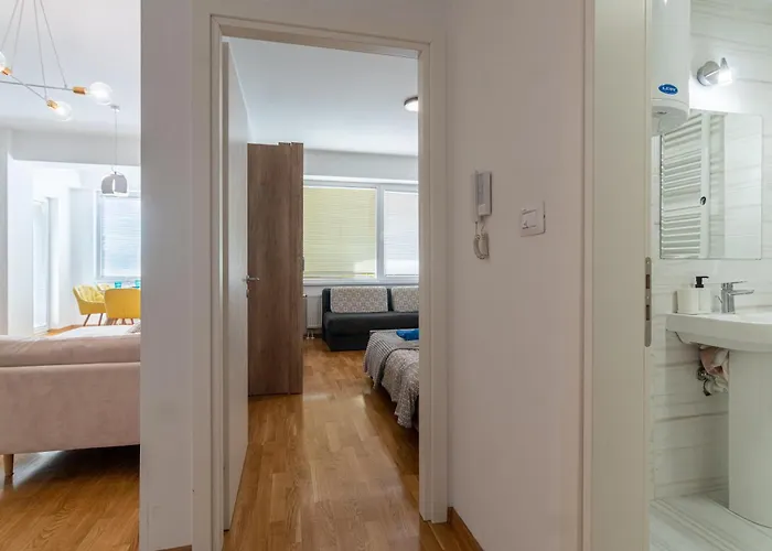 Blue High End Apts By Eluxory *