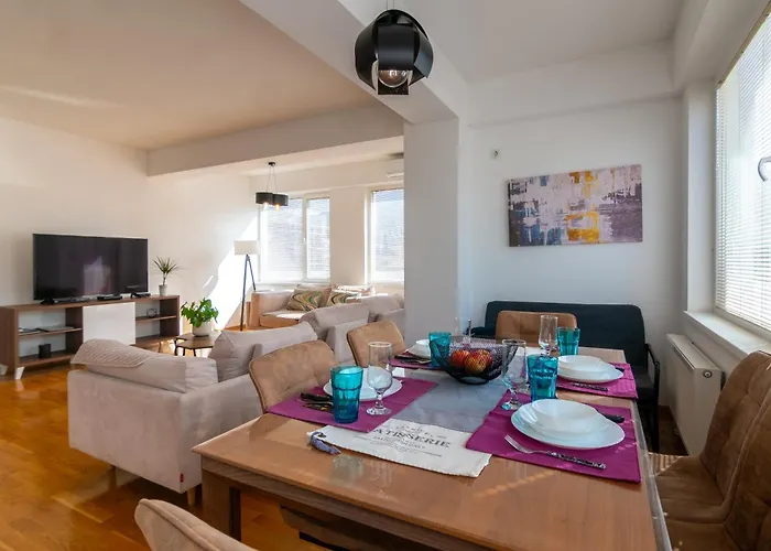 Blue High End Apts By Eluxory