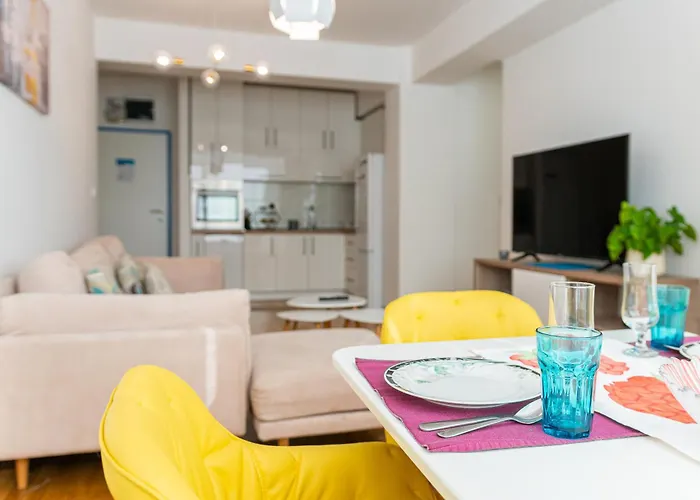 Blue High End Apts By Eluxory